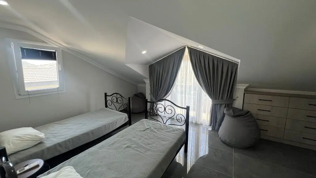 Twin bedroom